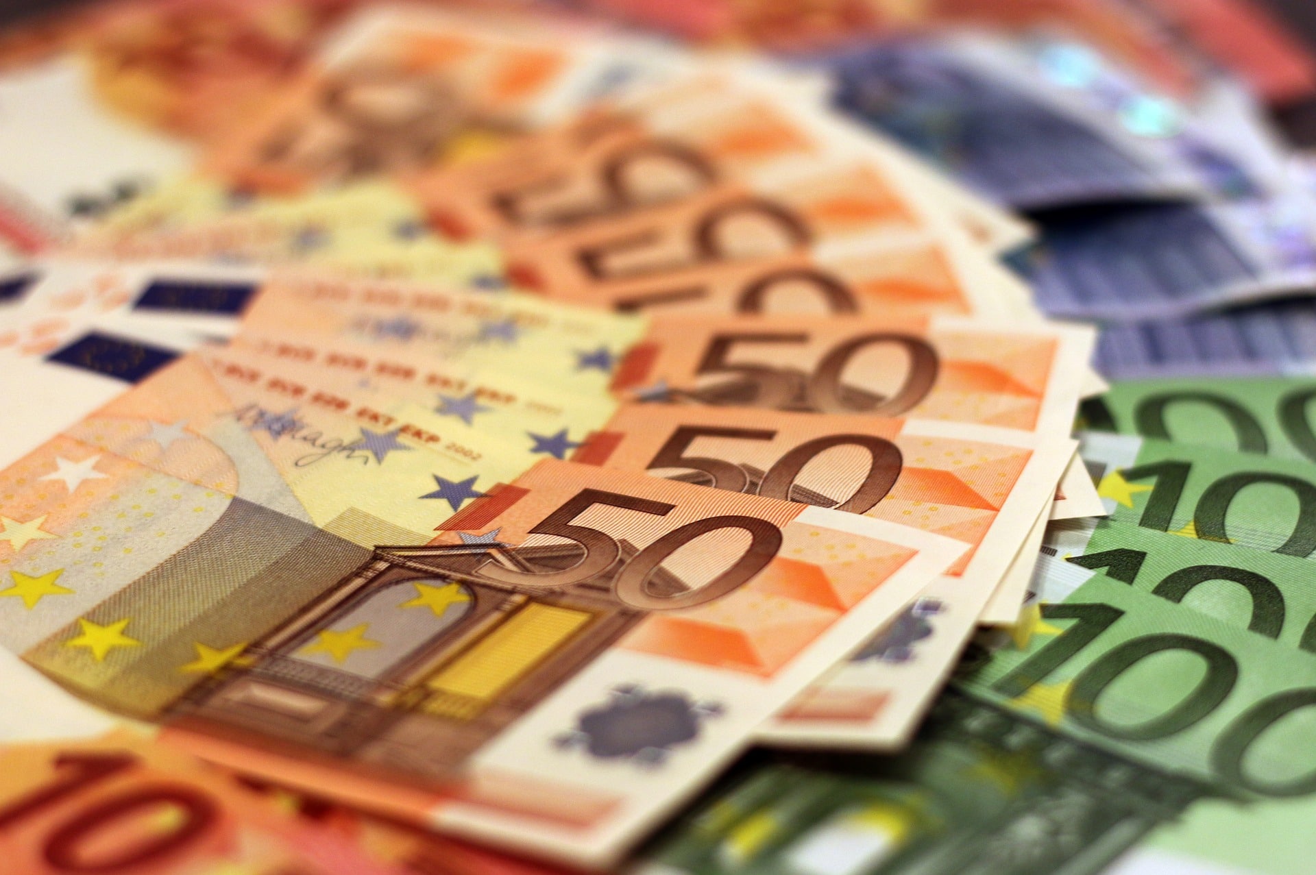 Soviel verdiente der Staat 2015 an Benzin und Diesel. Der Staat verdiente 2015 ingesamt 52,2 Milliarden Euro an Benzin und Diesel.